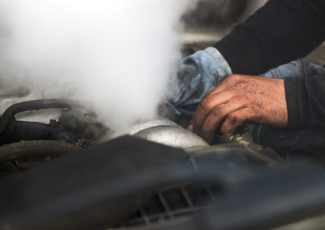 Motor em Alerta: O Que Fazer Quando Seu Carro Começa a Esquentar Demais